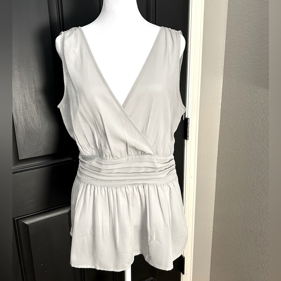 Women’s Banana Republic Gray Sleeveless Cross Front & Back Peplum Top Sz 10 - Picture 1 of 13